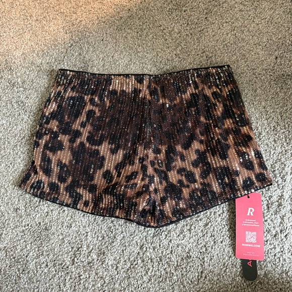 Tate McRae Costume - Picture 12 of 16